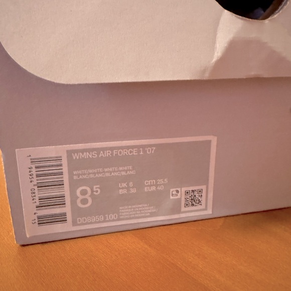 White Air Force 1 ‘07 size 8.5 - Picture 7 of 7